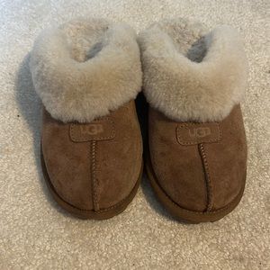 UGG SLIPPERS